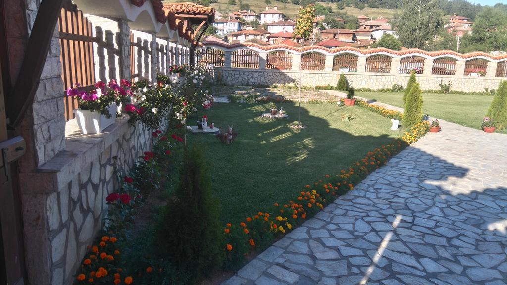 Guest House H Dzhogolanov Kopriwschtiza Exterior foto