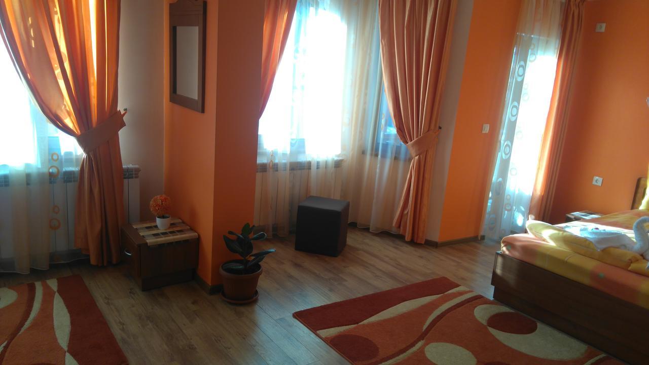 Guest House H Dzhogolanov Kopriwschtiza Exterior foto